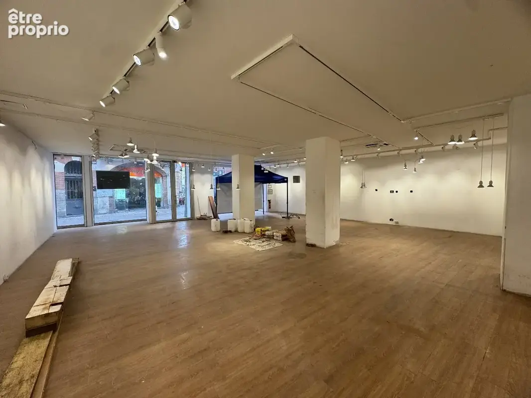 Immeuble commercial + appartements - photo 2