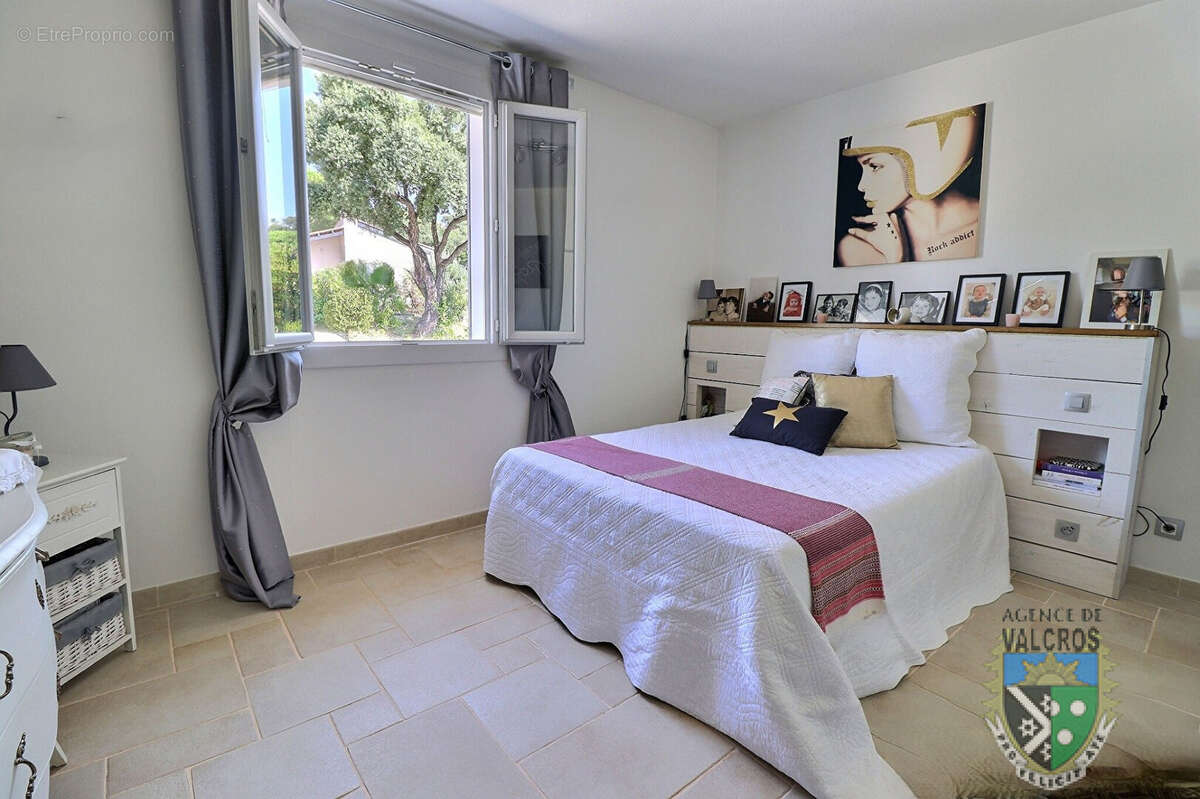 A vendre villa t 4 + t2 garage piscine vue degagee # mer et collines proche #golf de valcros - photo 5