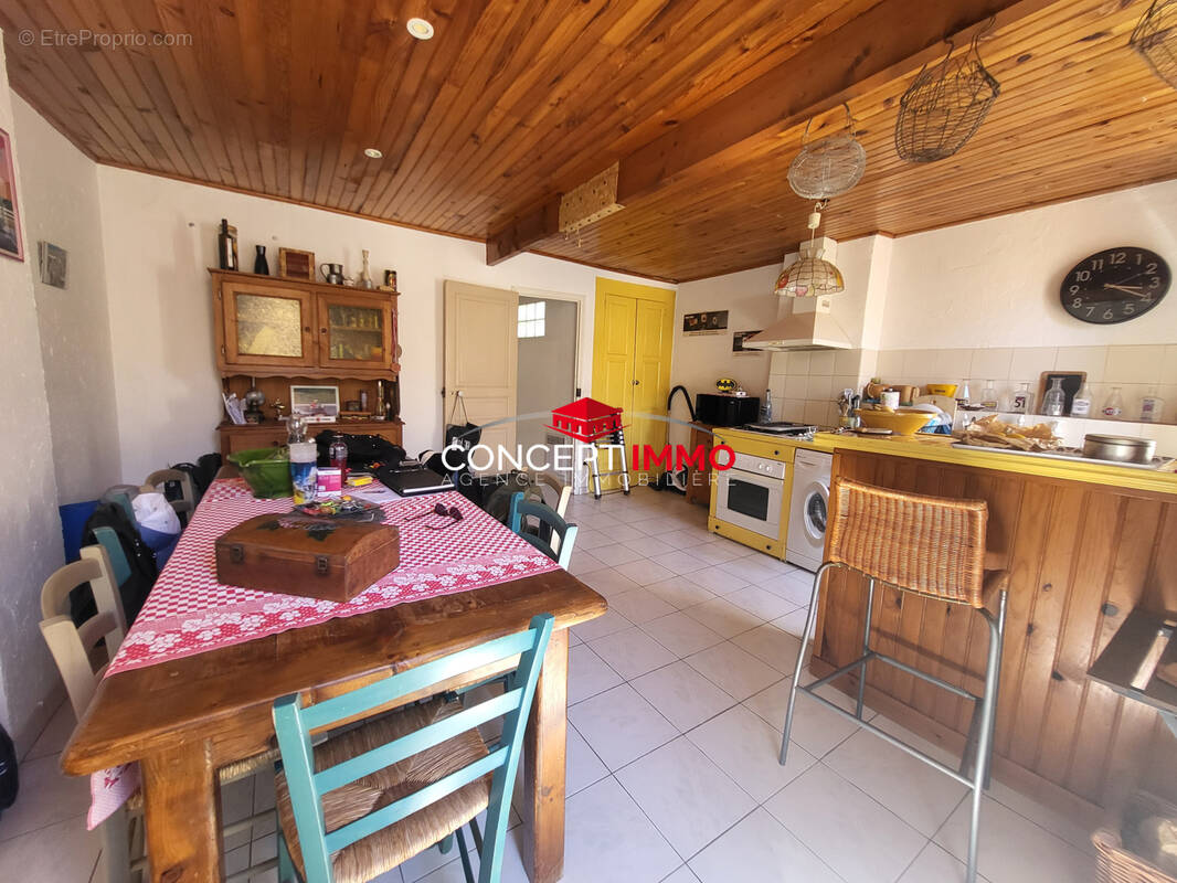 Appartement à SOLLIES-PONT