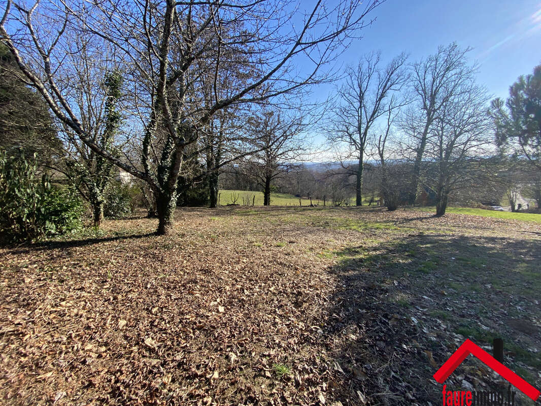 Terrain à DONZENAC