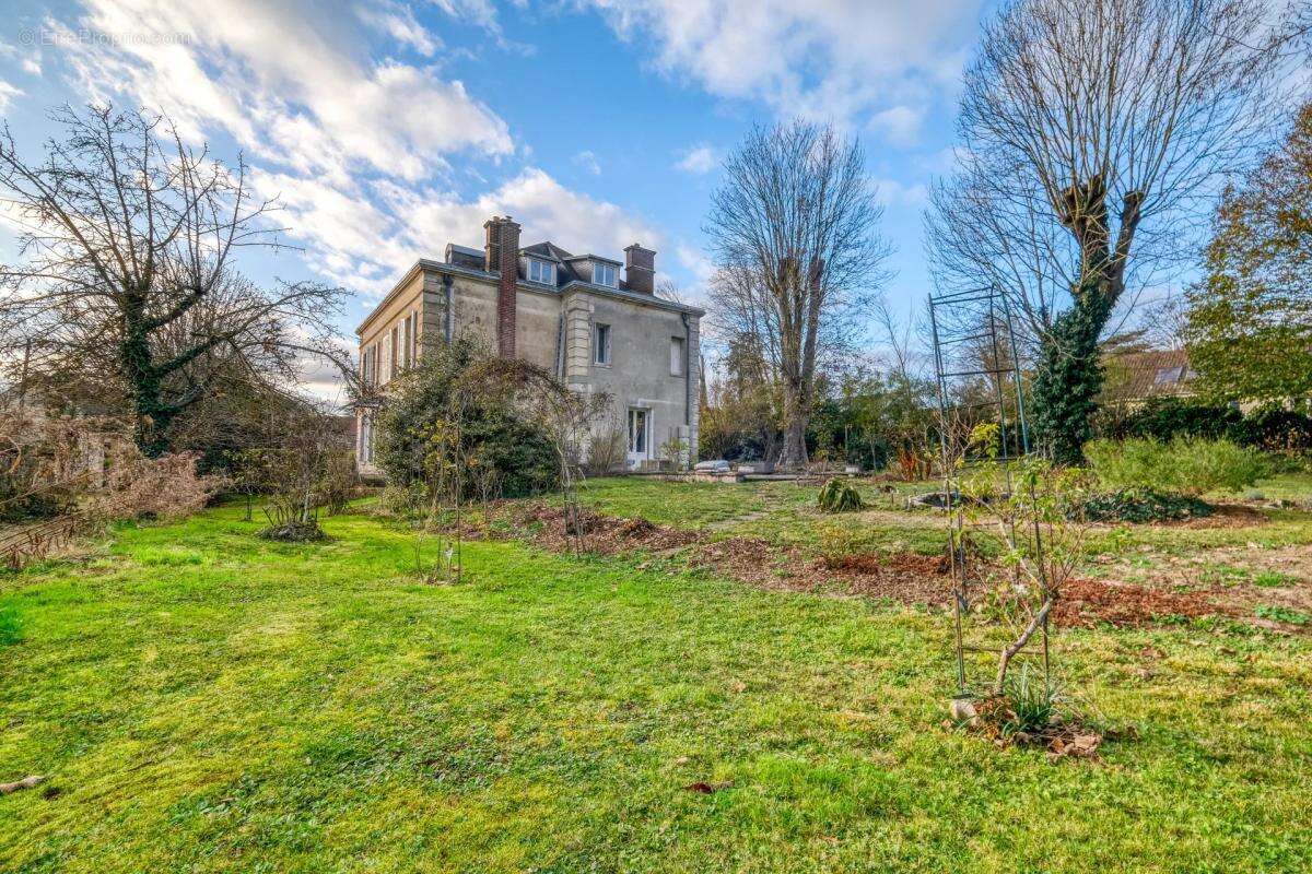 Maison à SAINT-LEU-D&#039;ESSERENT