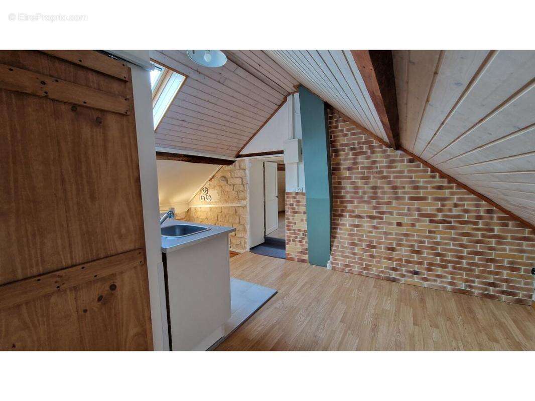 Appartement à FLEURINES