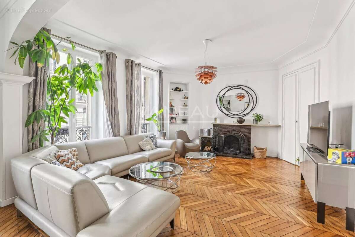 Appartement à PARIS-10E