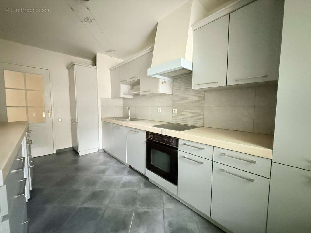 Grand T3 avec balcons et garage   Villeurbanne Charpennes - photo 6