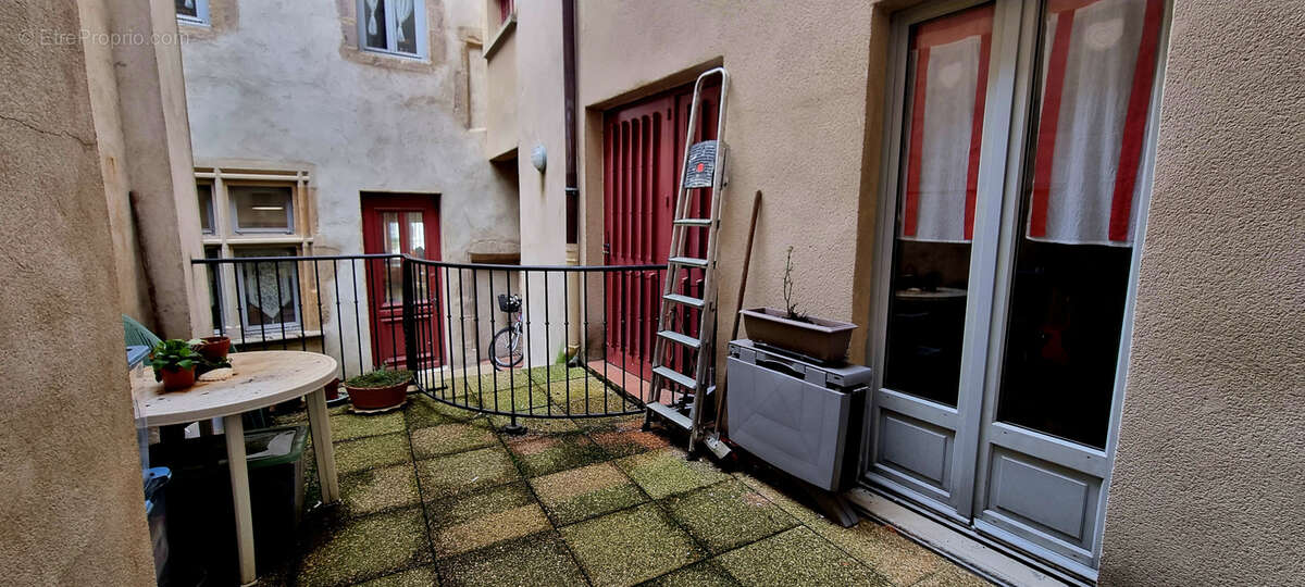 Appartement à SAINT-BONNET-LE-CHATEAU