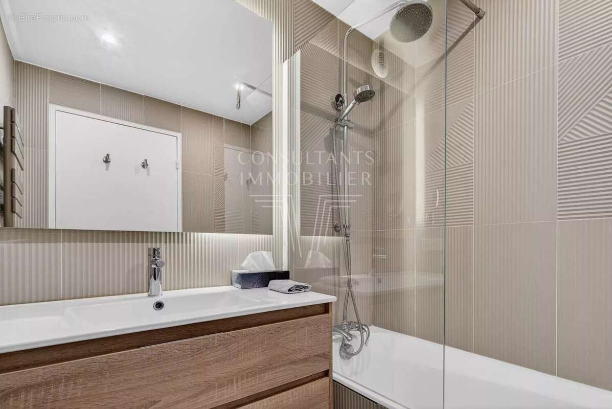 Appartement à LEVALLOIS-PERRET