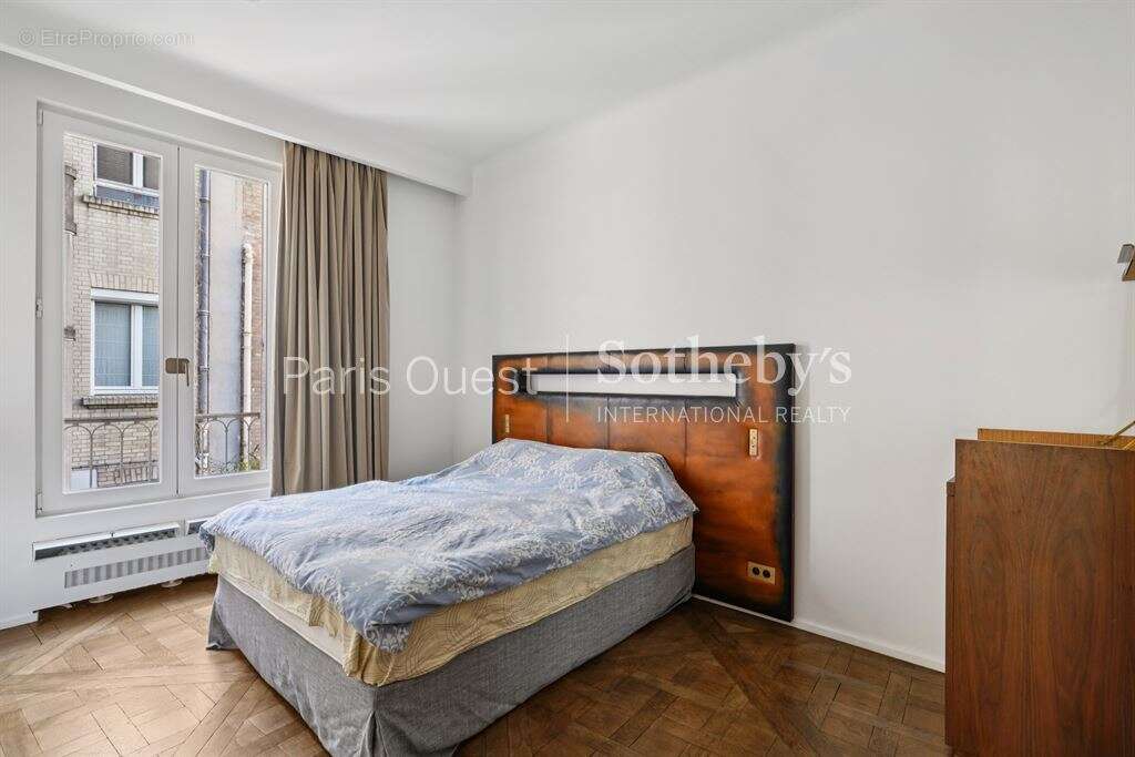 Appartement à NEUILLY-SUR-SEINE