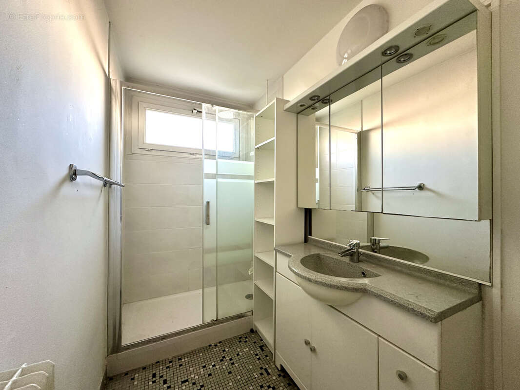Appartement à LES CLAYES-SOUS-BOIS
