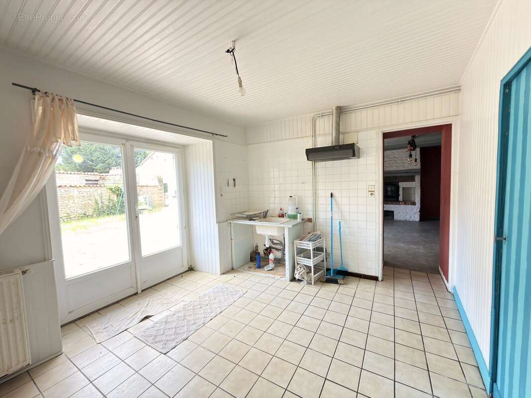 Maison à SALLES-DE-VILLEFAGNAN