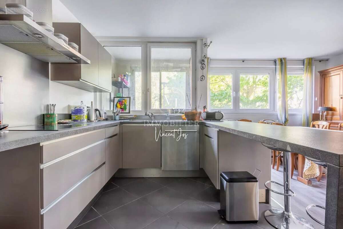Appartement à CHARENTON-LE-PONT