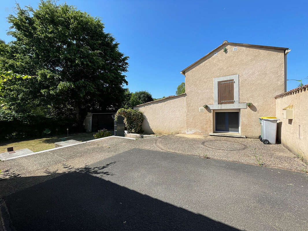 Maison à FONTAINE-LE-COMTE