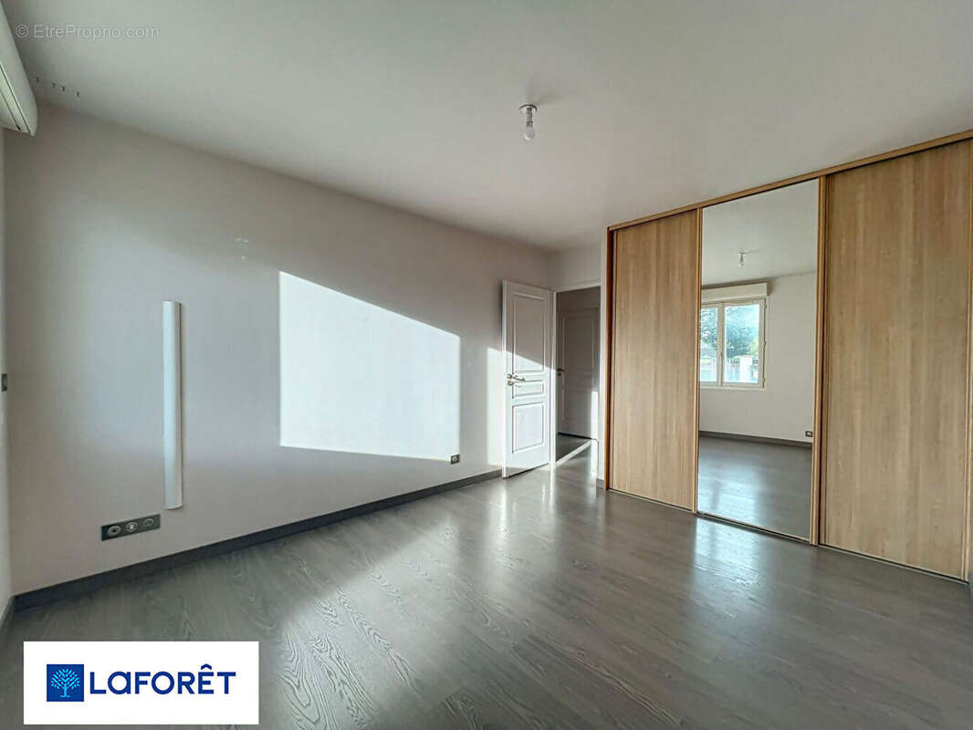 Appartement à SAINT-FARGEAU-PONTHIERRY