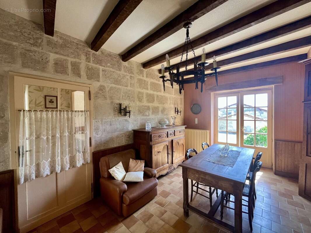 Maison à AUBETERRE-SUR-DRONNE