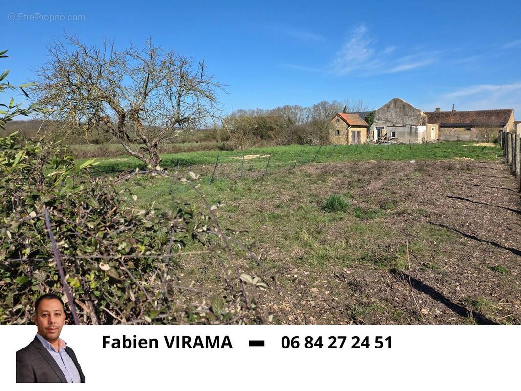 Terrain à SOUVIGNE
