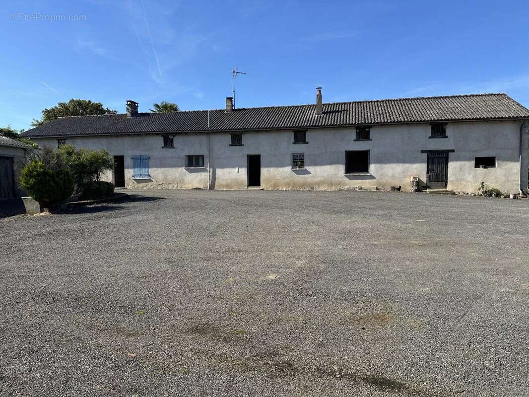 Maison à ADRIERS