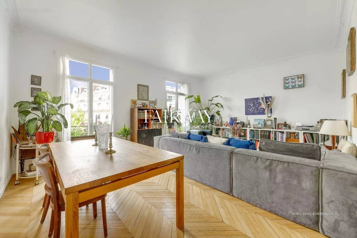 Appartement à PARIS-17E