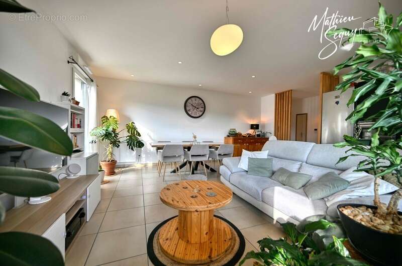 Appartement à THURINS