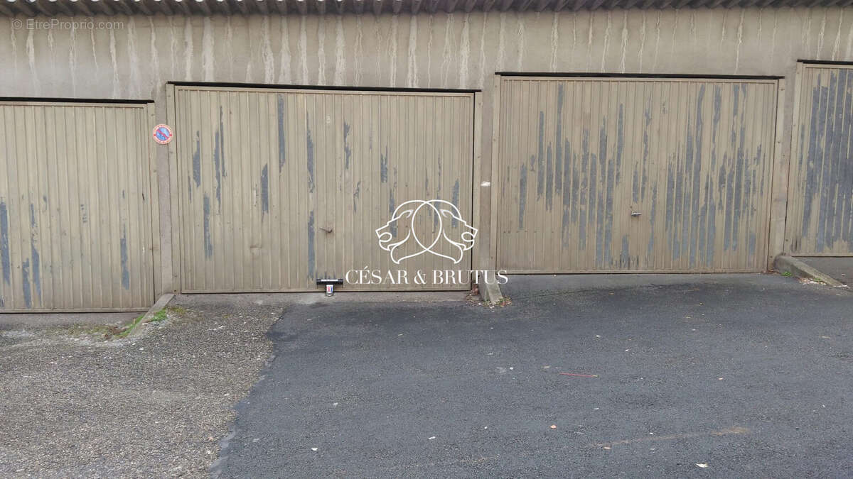 Parking à FIRMINY