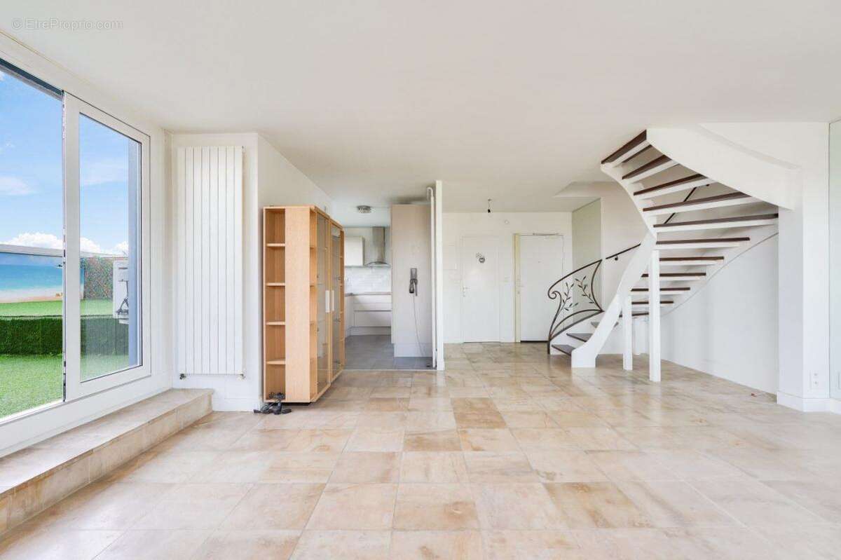 Appartement à COURBEVOIE