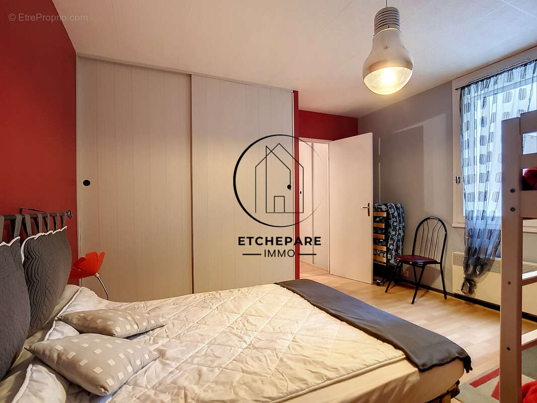 Appartement à EAUX-BONNES