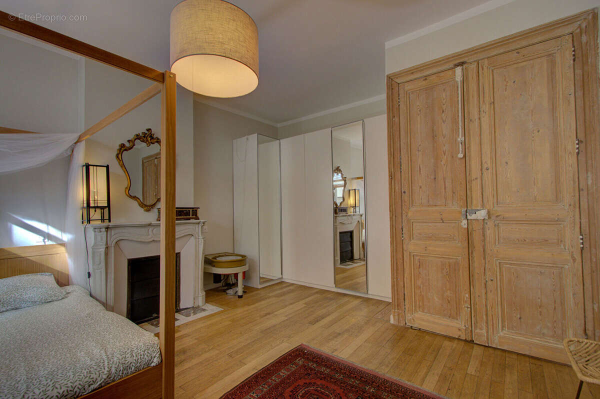 Élégance et confort pour cet appartement prêt à vivre en hypercentre - photo 9