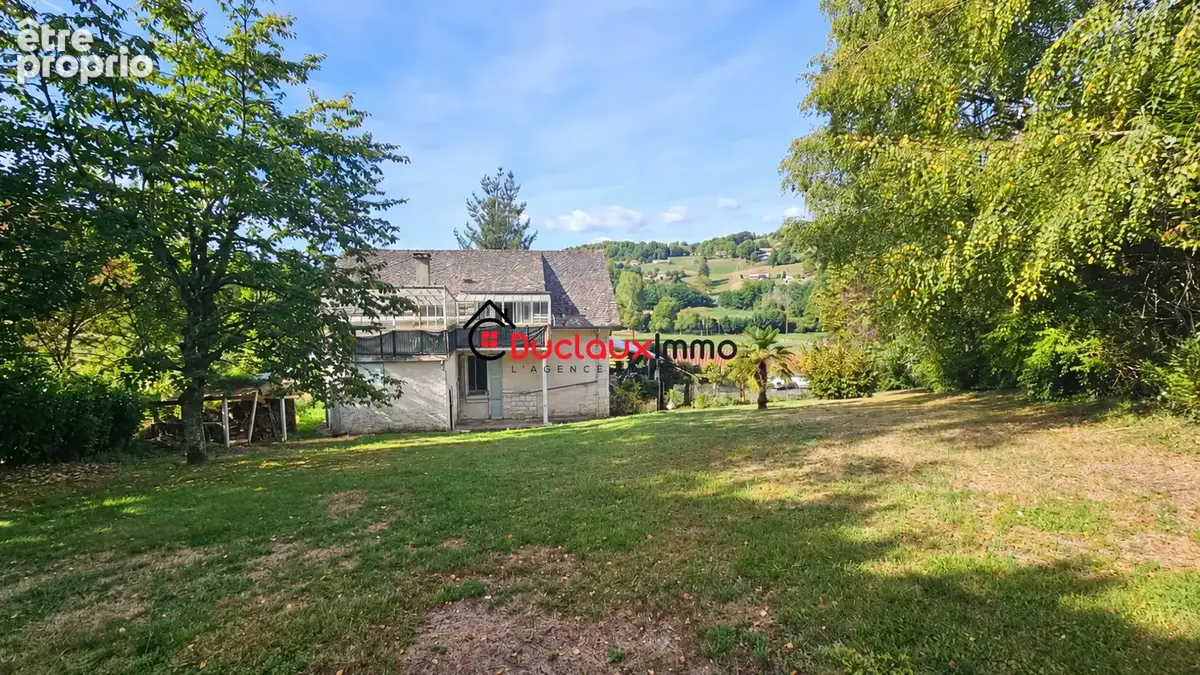 Grande maison individuelle, très bien exposée, sur un agréable terrain clos et arboré. - photo 2