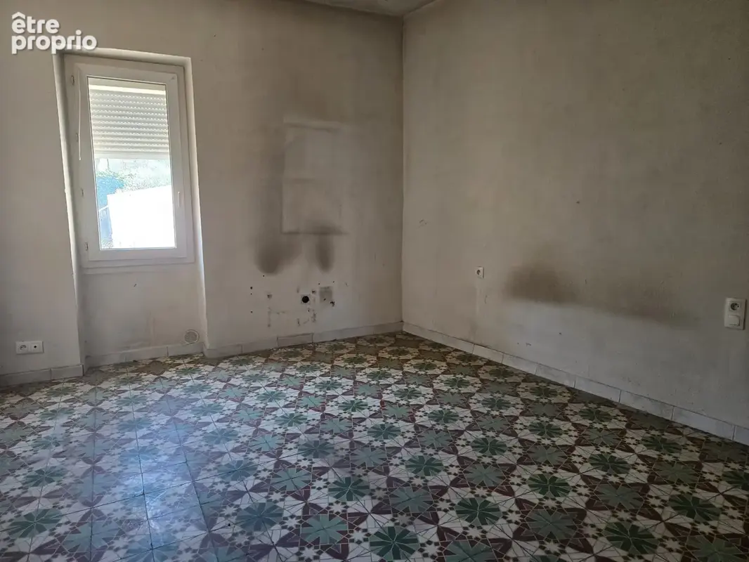 Maison à rénover avec garage, cour et jardinet - photo 4