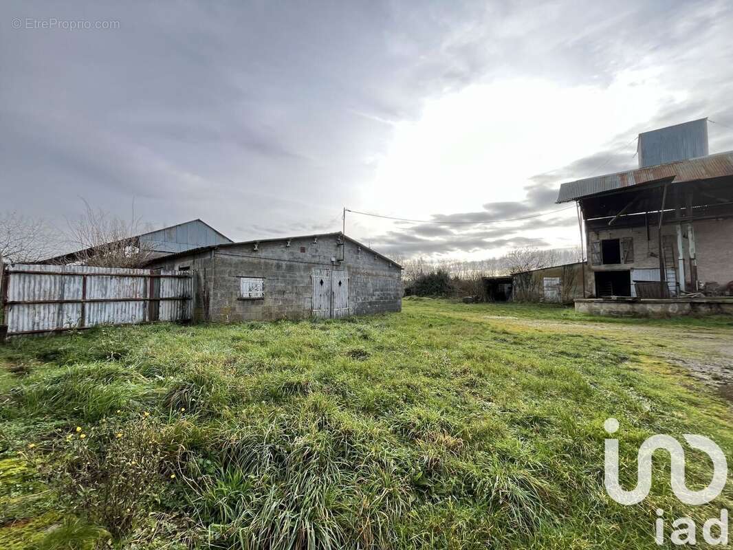 Photo 2 - Terrain à SAINT-SAVIN