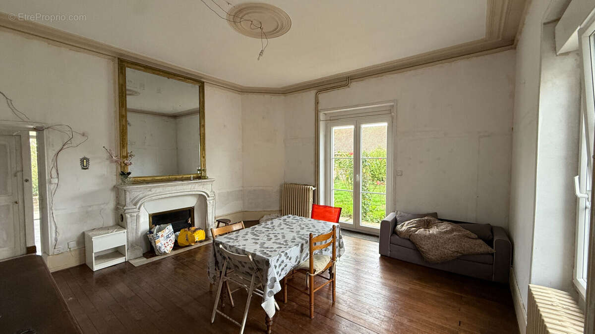 Maison à LAVAVEIX-LES-MINES