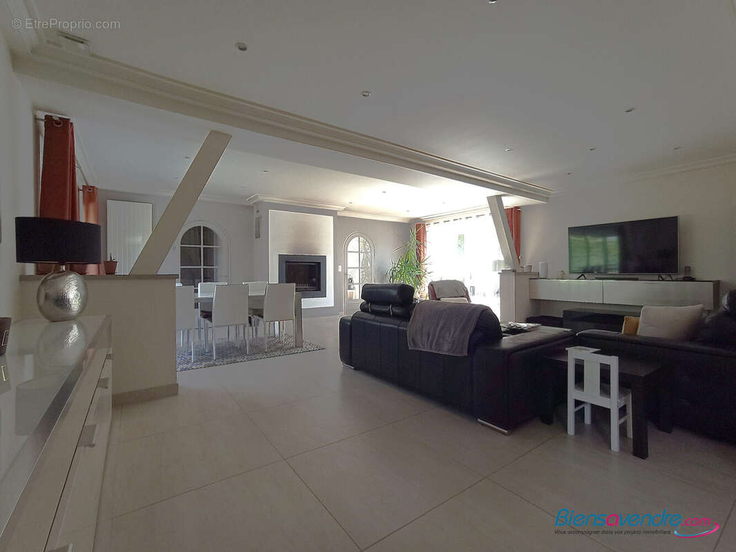 Maison 360 m² à Montbazon  - photo 6