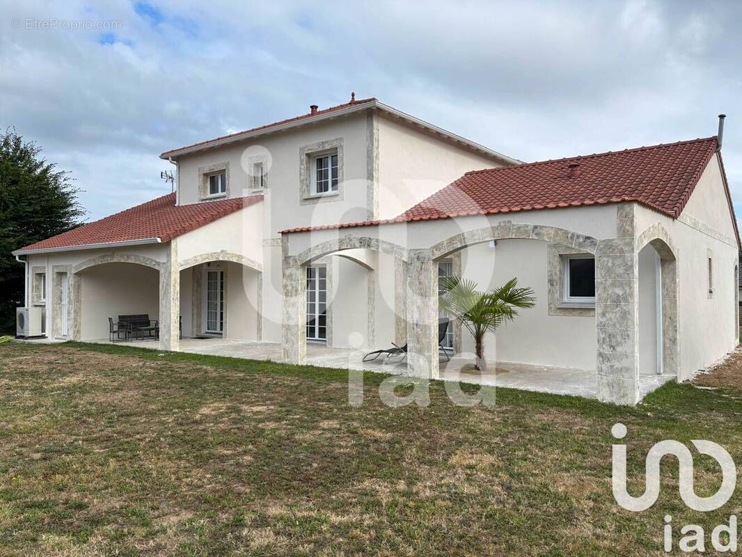 Photo 1 - Maison à SAINT-VICTOR