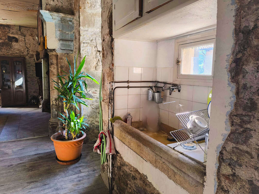 Maison à LIVINHAC-LE-HAUT