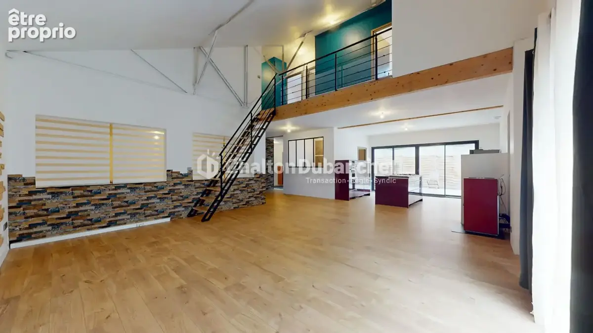 ROANNE - LOFT de 165 m² habitable - 130 m² de dépendance - photo 4