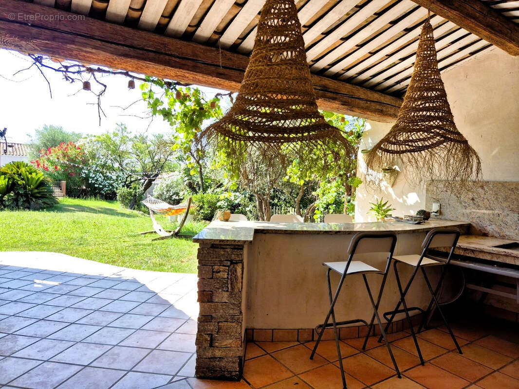 Villa  d'exception avec jardin, piscine, pool house et dependance - photo 23