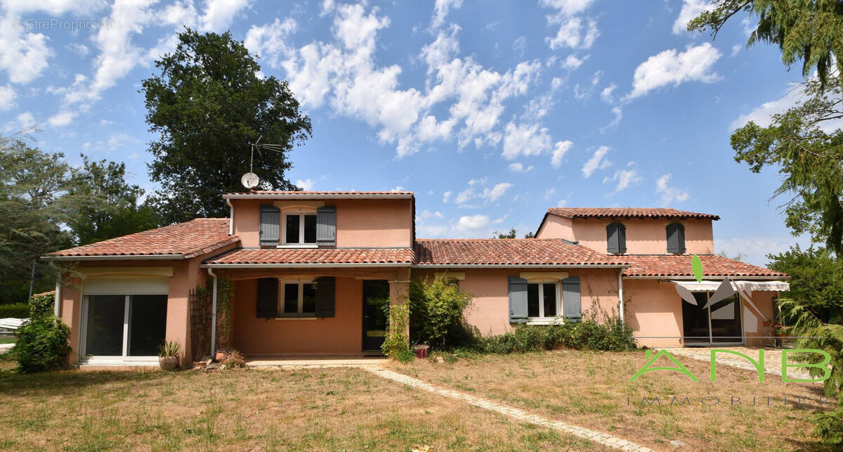 Maison à SAINT-ESTEPHE
