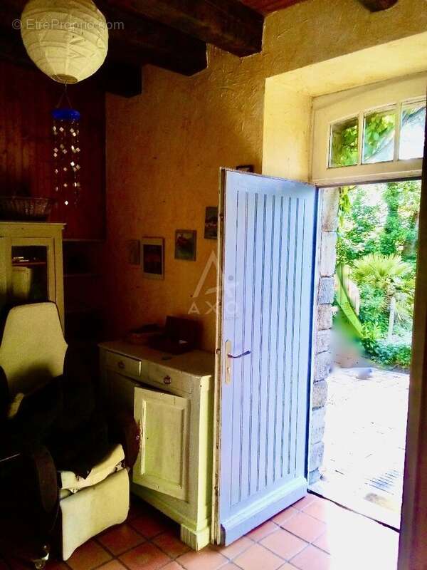 Authentique maison de caractère sur une parcelle de 4470m2 - photo 7