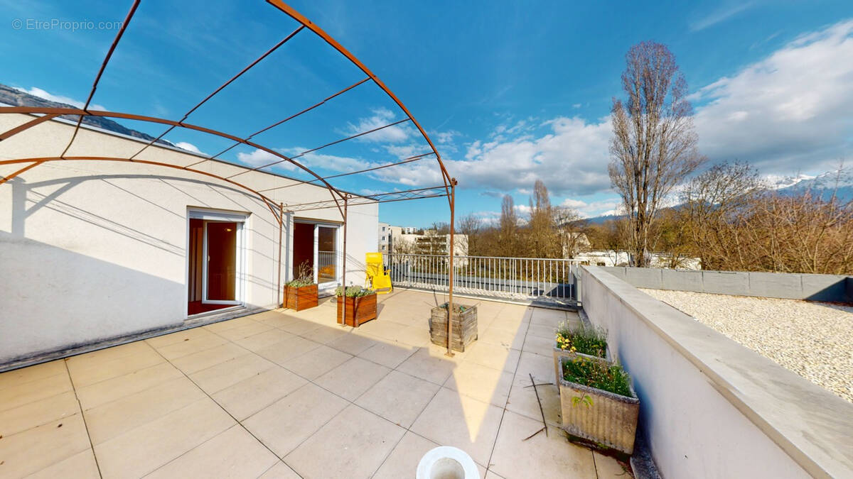 Appartement à MEYLAN