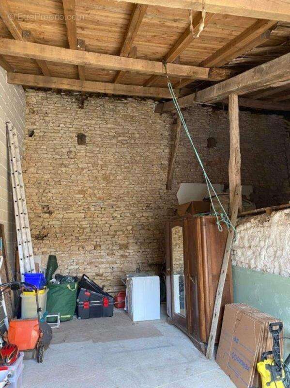 Maison à NANTEUIL-EN-VALLEE