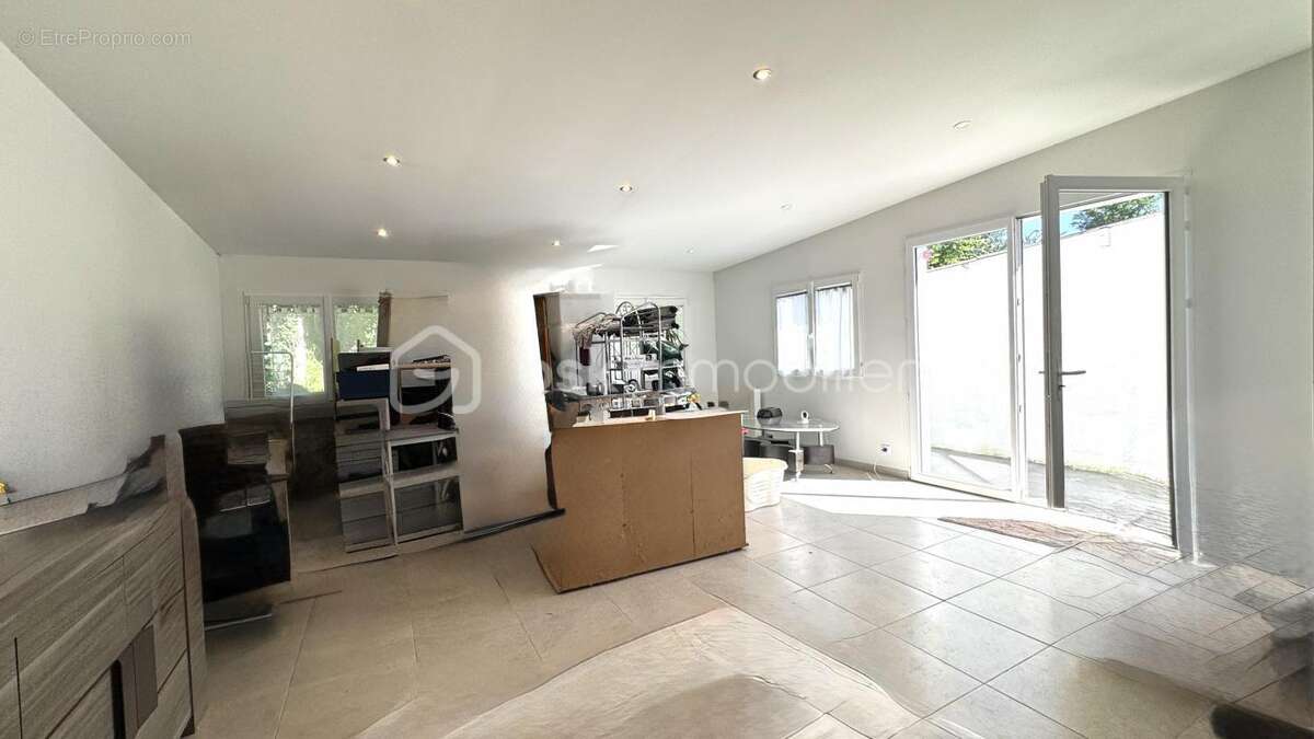 Maison à MONTREUIL-AUX-LIONS