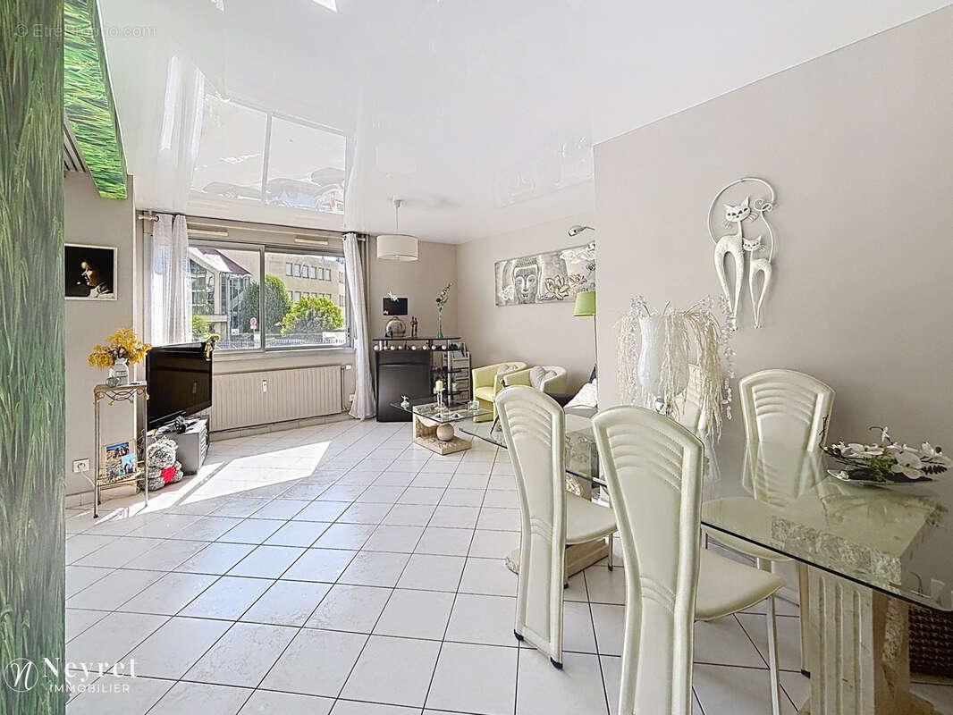 OULLINS - Appartement T4 de 88,26 m2 avec balcon, ascenseur, cave et parking   À 3 minutes du centre-ville et - photo 4