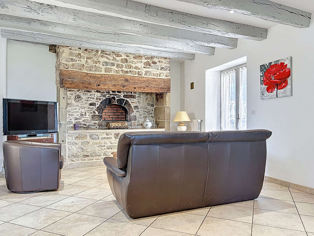 Maison à SAINT-CERNIN-DE-LARCHE