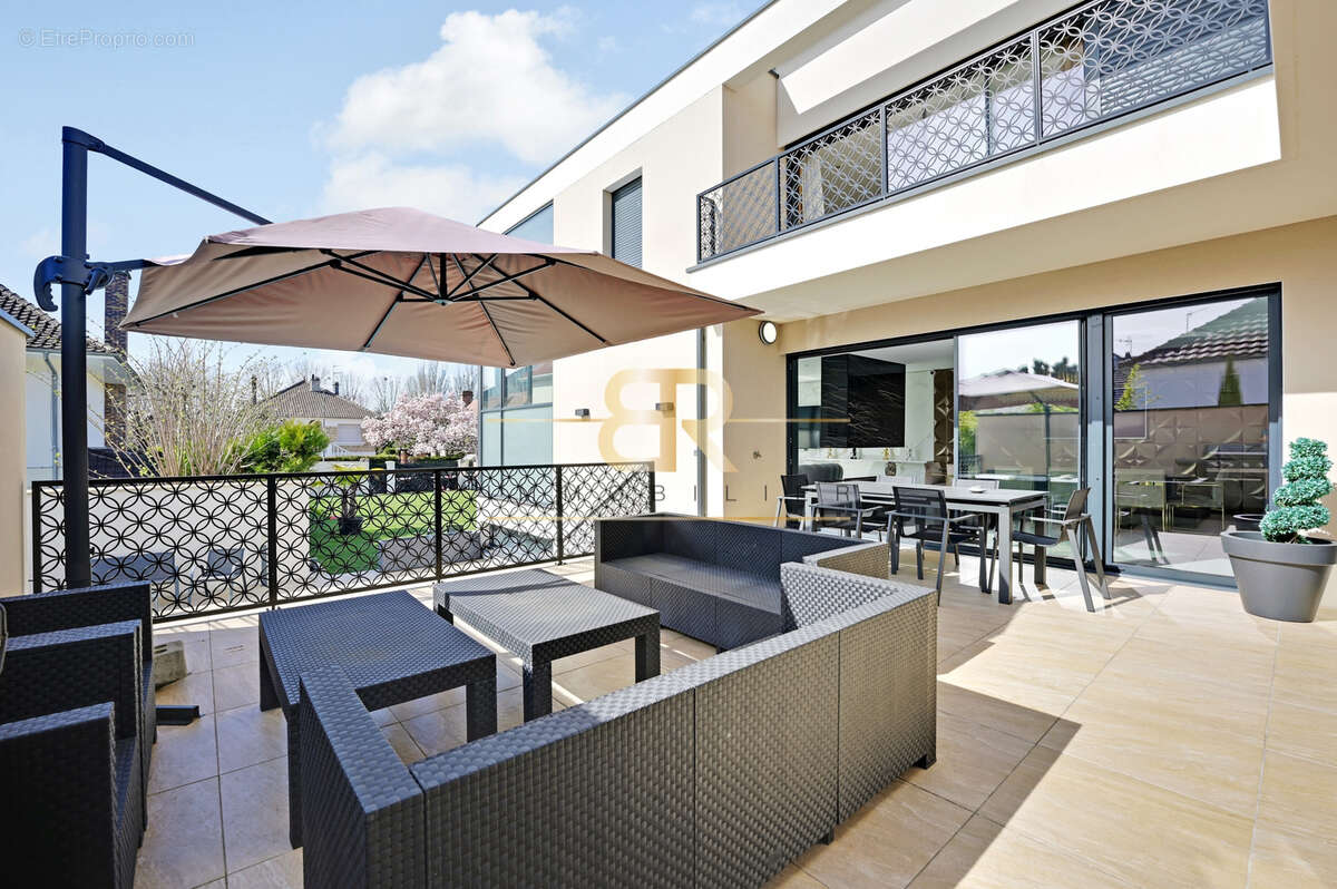 Maison à CHENNEVIERES-SUR-MARNE