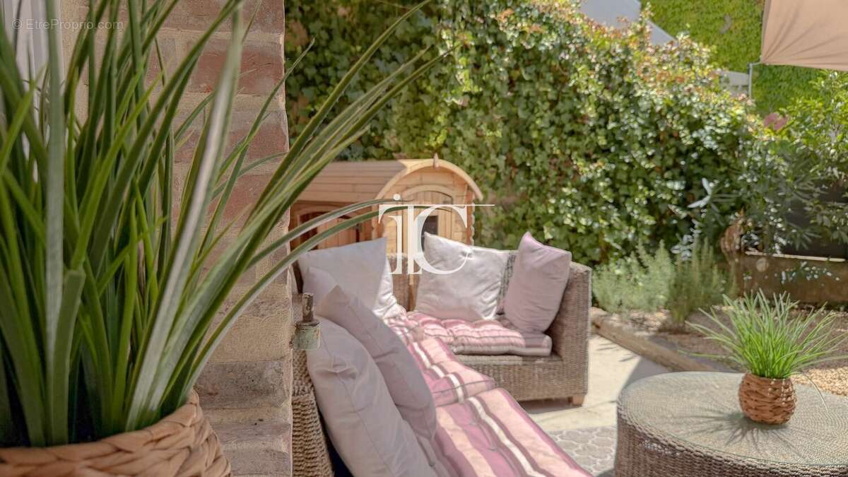 Charmante maison en pierre avec terrasse et jardin, au cur d'un village authentique - photo 3