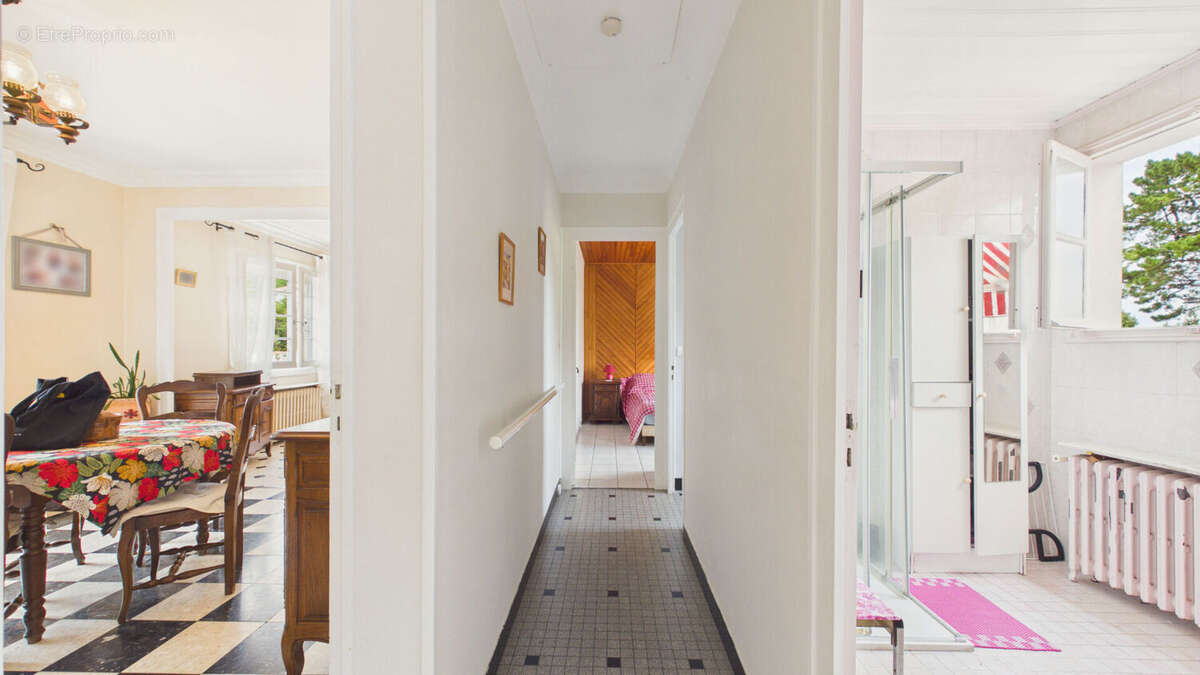 Anglet Montbrun - Maison de 117 m² sur un terrain de 508 m² - photo 6