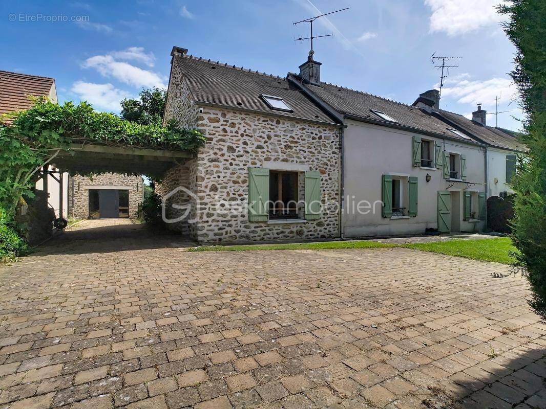 Maison à VILLENEUVE-SAINT-DENIS