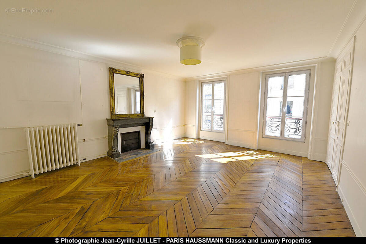 Appartement à PARIS-8E