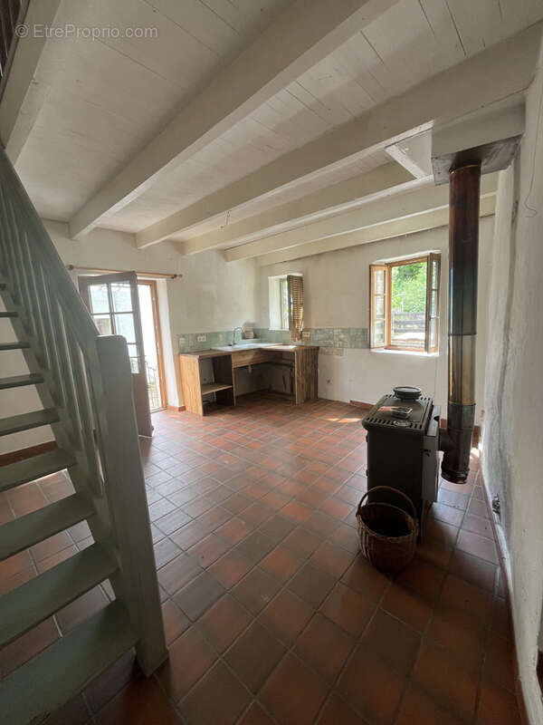 Maison à MONTJOUX