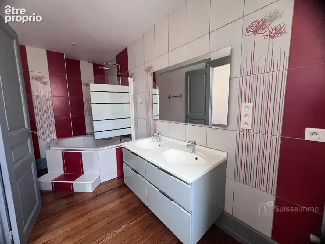 BELFORT - Fg de Lyon, beau T4  de type Haussmannien de  100 m2 avec garage et cave - photo 8