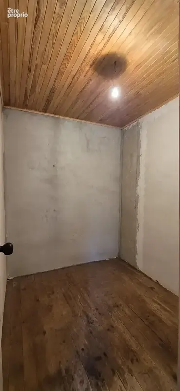 Bâtisse de 140 m2 habitables sur parce de 3375 m2, avec garage, grange et caves. - photo 23