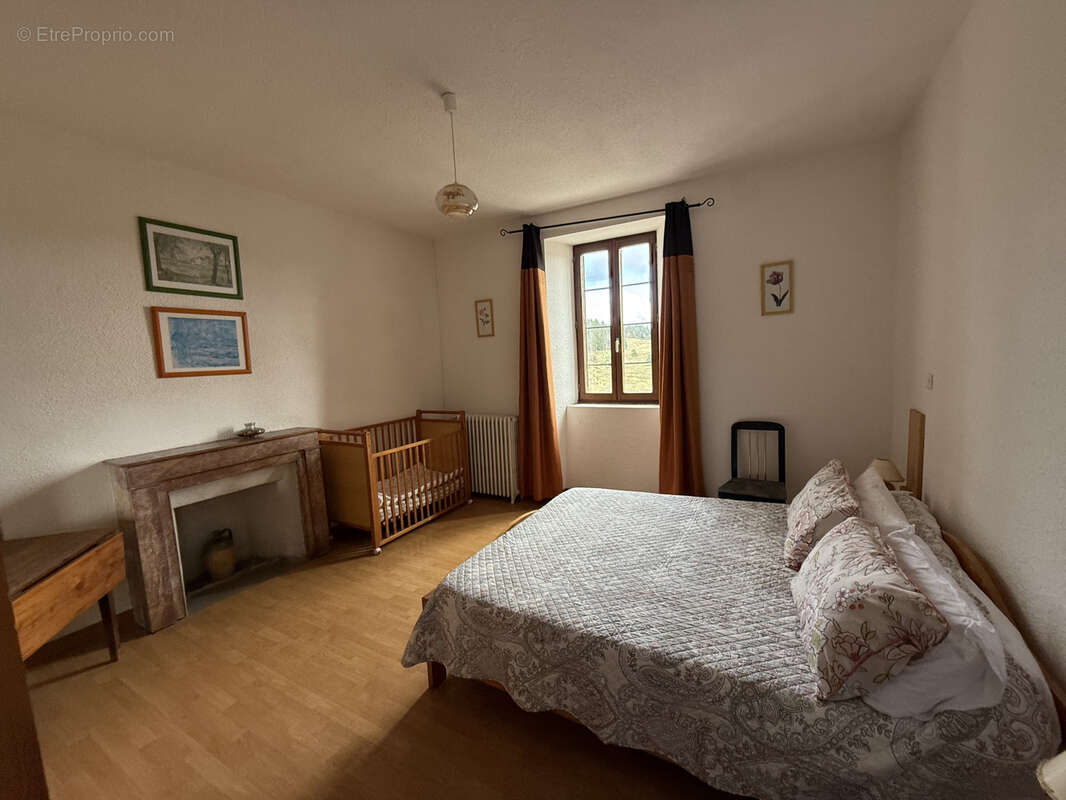 Maison à LACHAPELLE-GRAILLOUSE